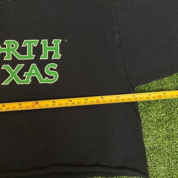 Black Cropped North Texas Graphic Crop Top Tee - Picture 3 of 4